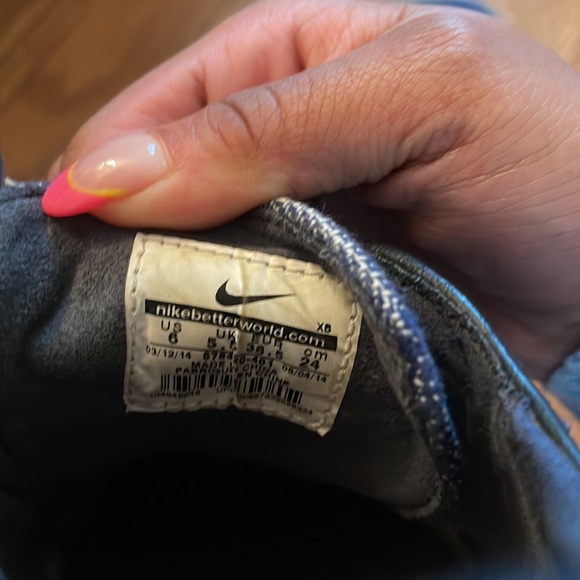 Nike Janoski - Picture 3 of 3